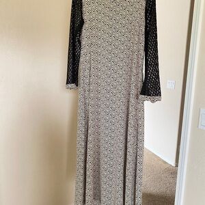 Elegant Black and White Chevron Dress, Women long Abaya. Length: 54”